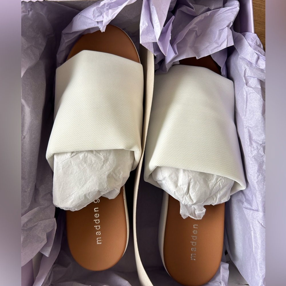 Madden Girl Shelbie Sandals in White - Picture 2 of 4